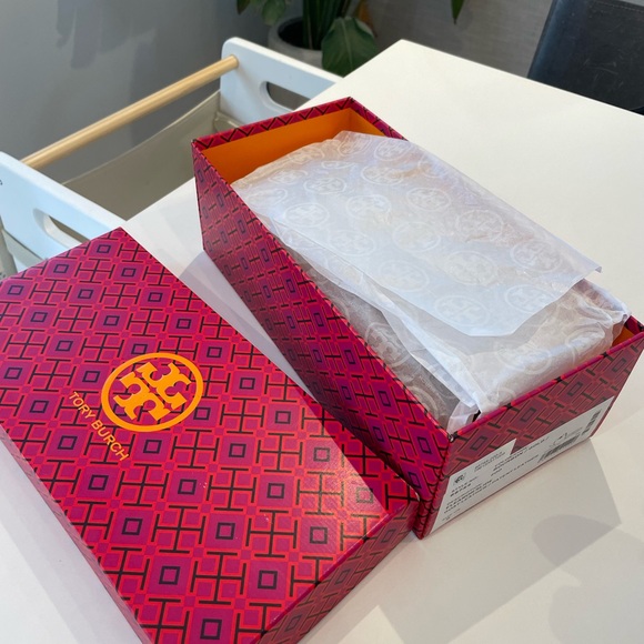 Eleanor Side By Tory Burch in Brown Leather - Picture 12 of 13